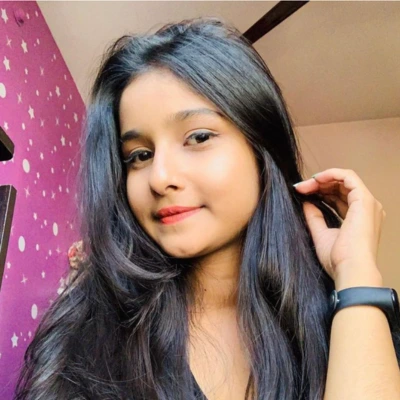 Original selfie before AI headshot - female 03